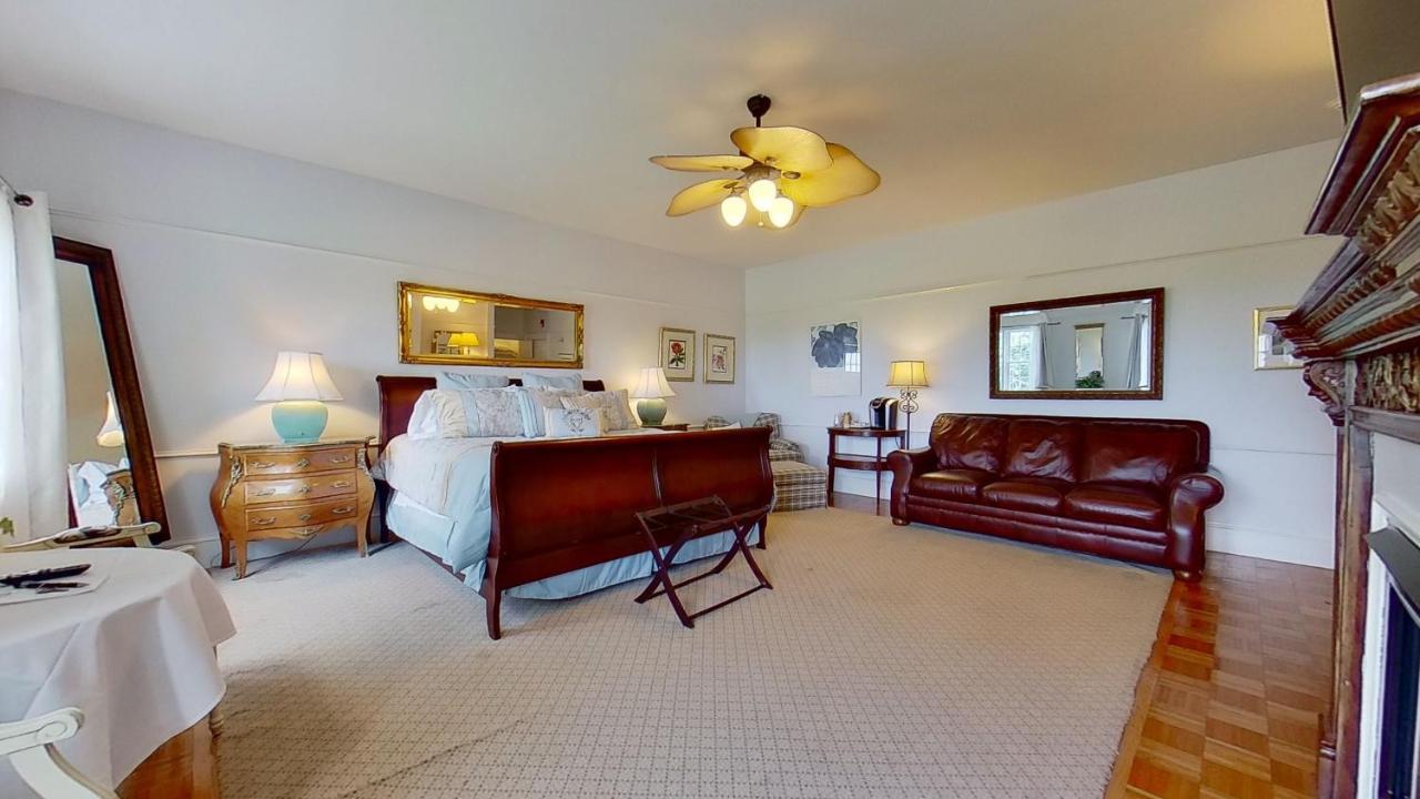 John Joseph Inn Groton 外观 照片