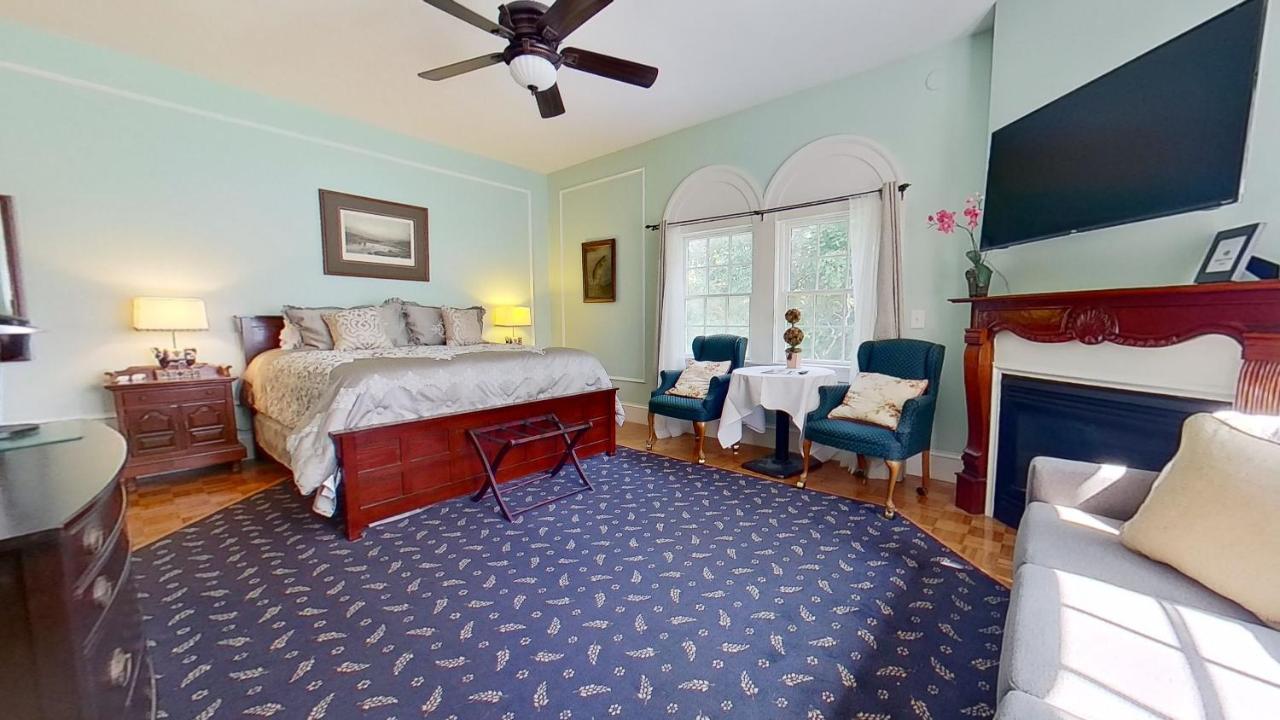 John Joseph Inn Groton 外观 照片
