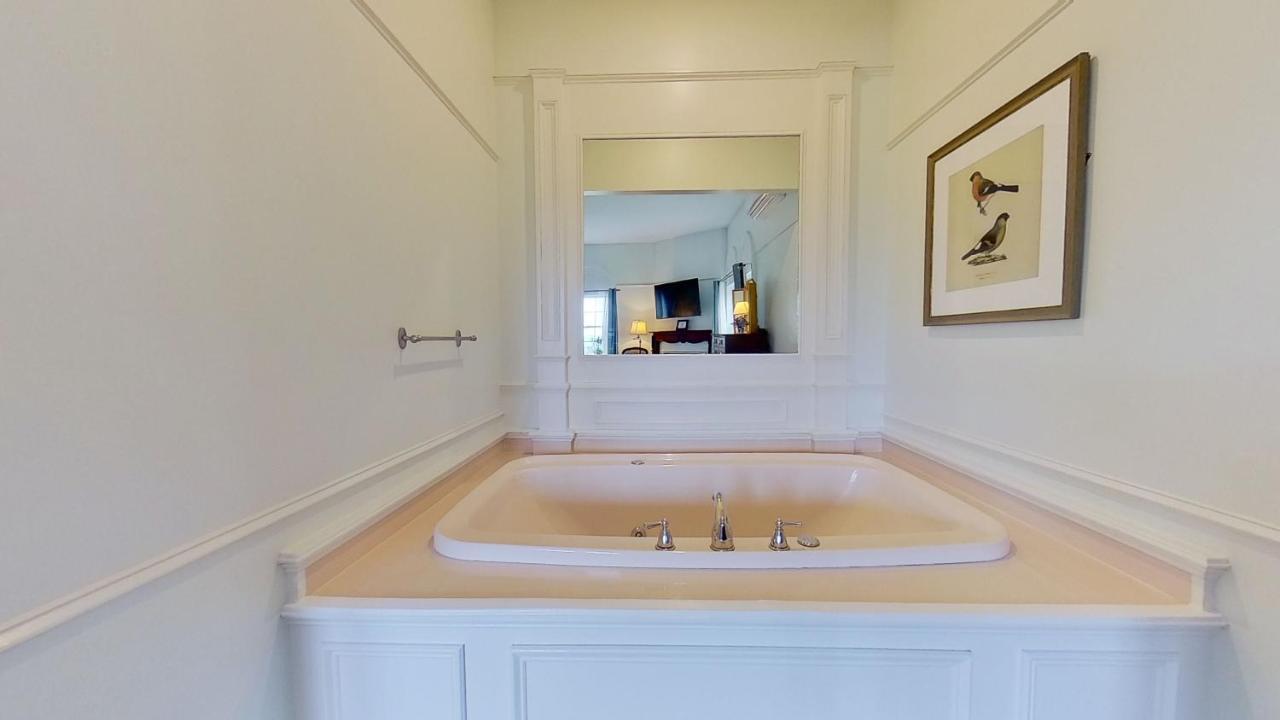 John Joseph Inn Groton 外观 照片