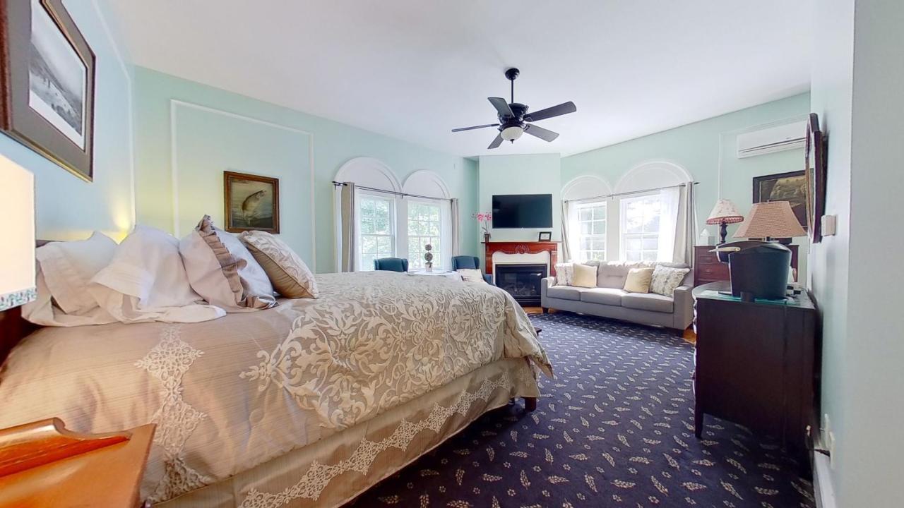 John Joseph Inn Groton 外观 照片